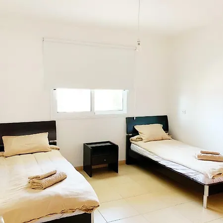 Great King's Apartman Paralímni
